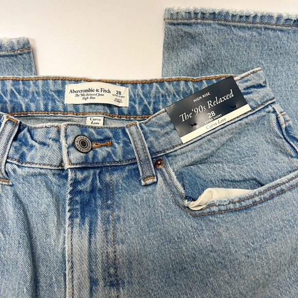 Abercrombie & Fitch 90’s Relaxed High Rise Curve Love Light Wash Denim Jeans - Picture 2 of 4